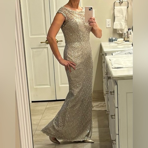 Montage by Mon Cheri. Formal gown. Mother of the bride . Elegant evening dress - Picture 2 of 13